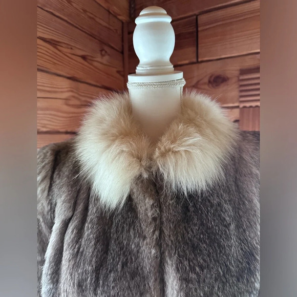 Vintage Rabbit Fur Coat with front hook closure pink satin lining size large - Picture 2 of 16